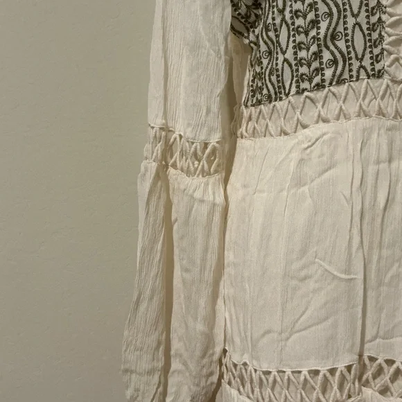 SHYANNE WOMEN'S OFF WHITE EMBROIDERED LACE PEASANT DRESS - Picture 6 of 15